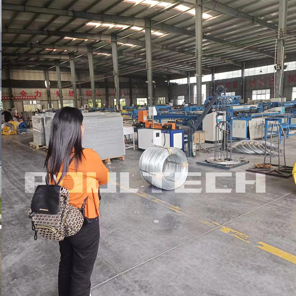 Welcome Dominican customer to visit our factory 